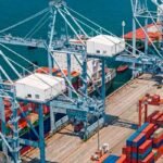 Aktivitas cargo laut dari Surabaya untuk distribusi barang antar pulau